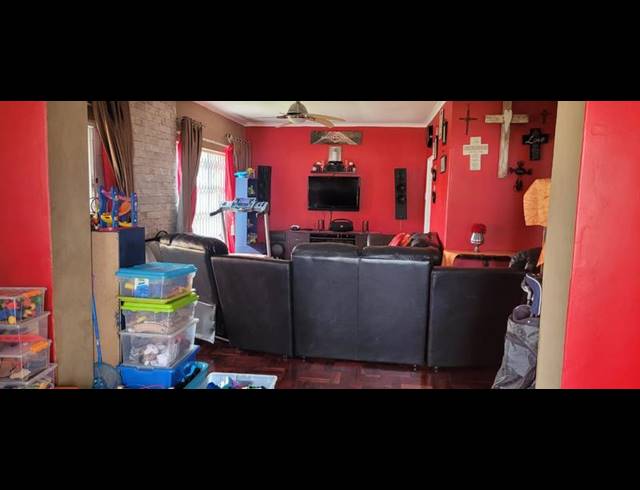 4 BEDROOM HOUSE FOR SALE IN NEW REDRUTH